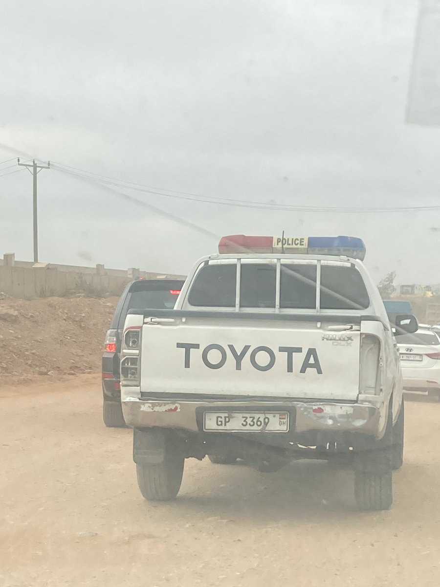 ghkaftanplug's tweet photo. This morning, I spotted a police pickup truck with one tail lights off. As citizens, it's our duty to ensure everyone's safety on the road.@GhPoliceService , please address this issue. #CitizensNotSpectators @Joy997FM @Citi973 @RegularCudjoe @GeorgeAnagli @adamsgeorgem https://t.co/ewhRJQox5a