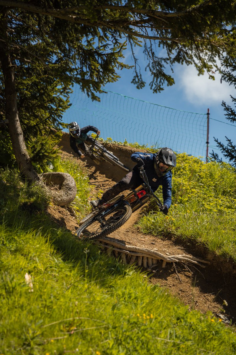 RegDentsDuMidi's tweet photo. โ
The World Cup track is now fully open !
๐ฅ Wether youโre competing at the 2024 UEC MTB
Downhill European Championships or not, you can now
ride it from top to bottom ! Have fun but stay safe !
#regiondentsdumidi #bikeparkchamperymorgins #portesdusoleil #valais #dhmtb https://t.co/pmN7L7g46u