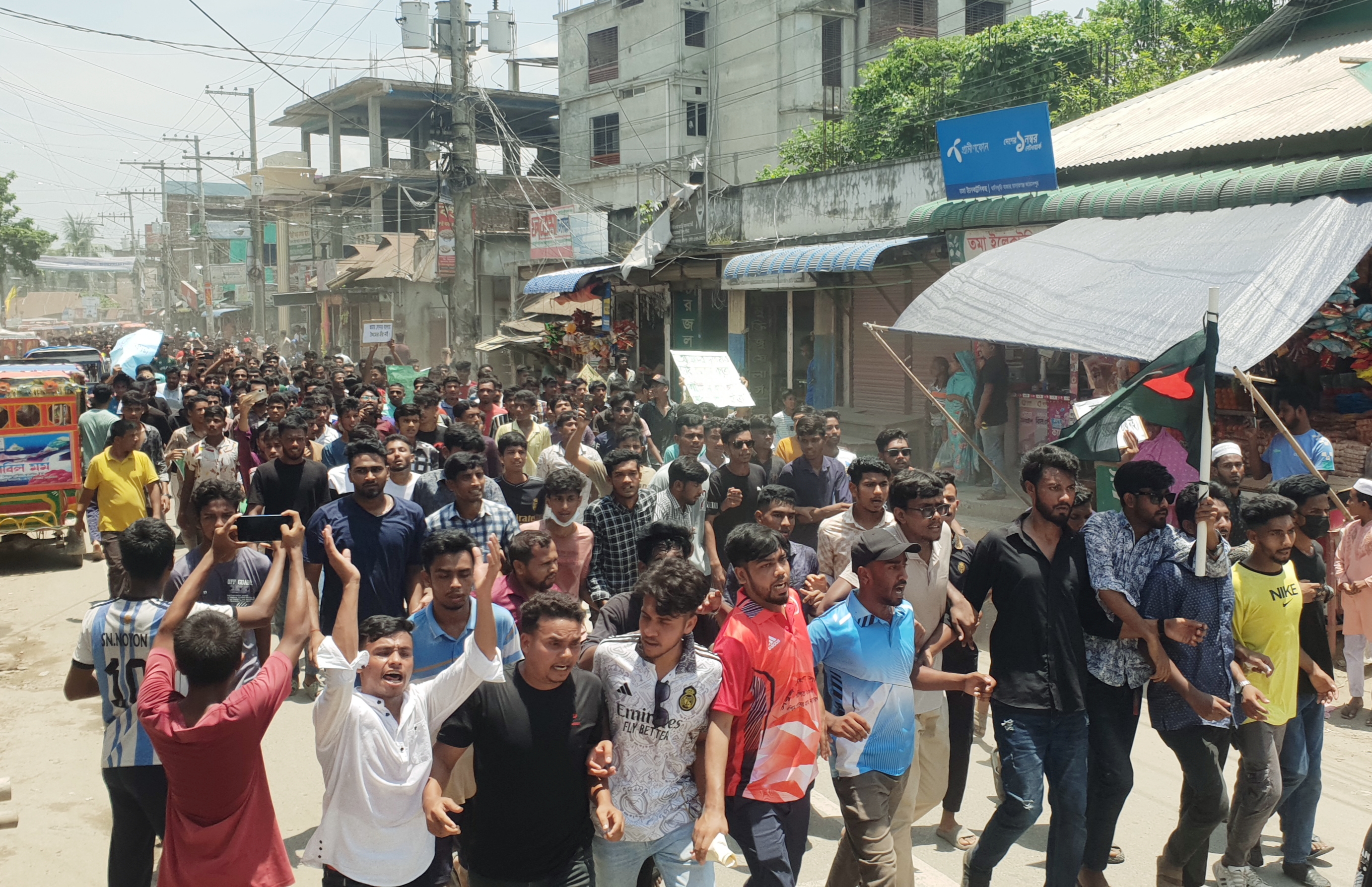 মাদারগঞ্জে কোটা বিরোধী আন্দোলনকারীদের বিক্ষোভ মিছিল ও সমাবেশ সচলায়তনে