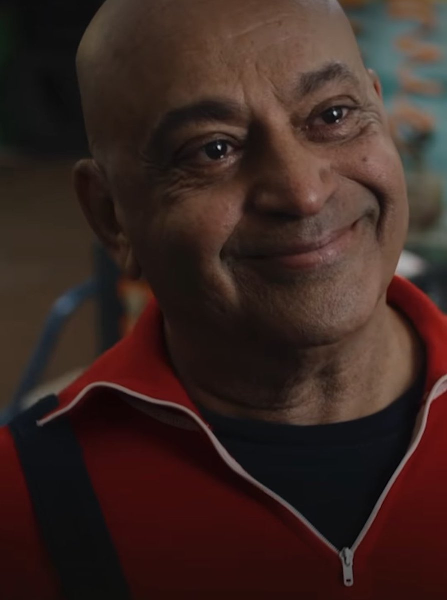 Purtroppo Hassani Shapi è scomparso. La notizia della sua morte mi lascia sconvolto e credo sia lo stesso per molti che hanno amato la sua interpretazione meravigliosa nel Clandestino. Ciao Has. Ciao Socio. Dovunque tu sia, grazie