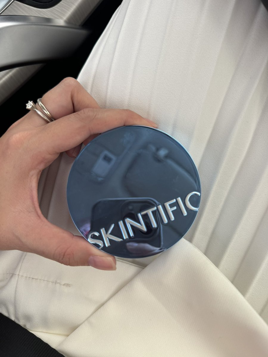 najihahshahrel's tweet image. I nak giveaway FREE skintific cushion yang baru release 🤩👍🏻

Senang je.

1. RT this and follow @SkintificMY
2. Reply with #SKINTIFICMatteCushion #CushionBiru

Its worth it!