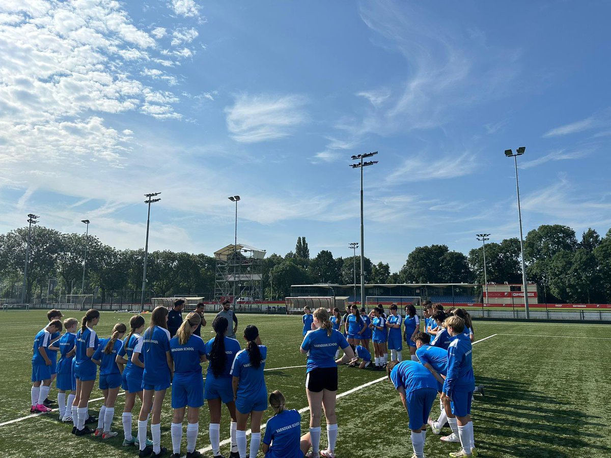 tombetts93's tweet photo. @VarndeanSchool Arrived at @fcutrecht  ready for our academy training session! https://t.co/aNtDlGFP8W
