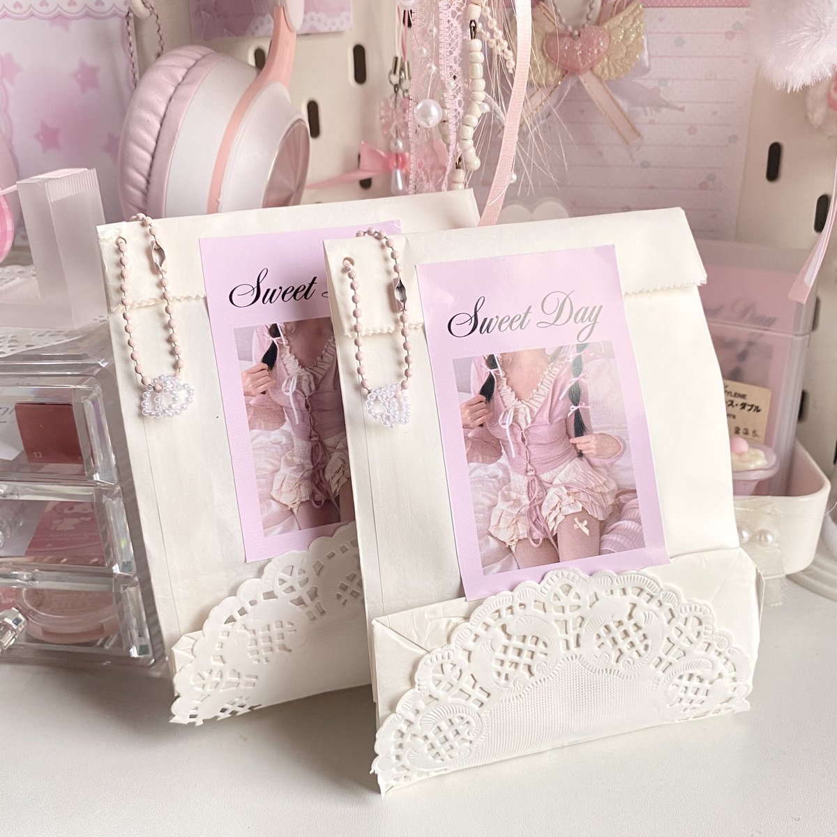lovedsire's tweet photo. packing orders~💗🎀 https://t.co/w7CwoBEgBr