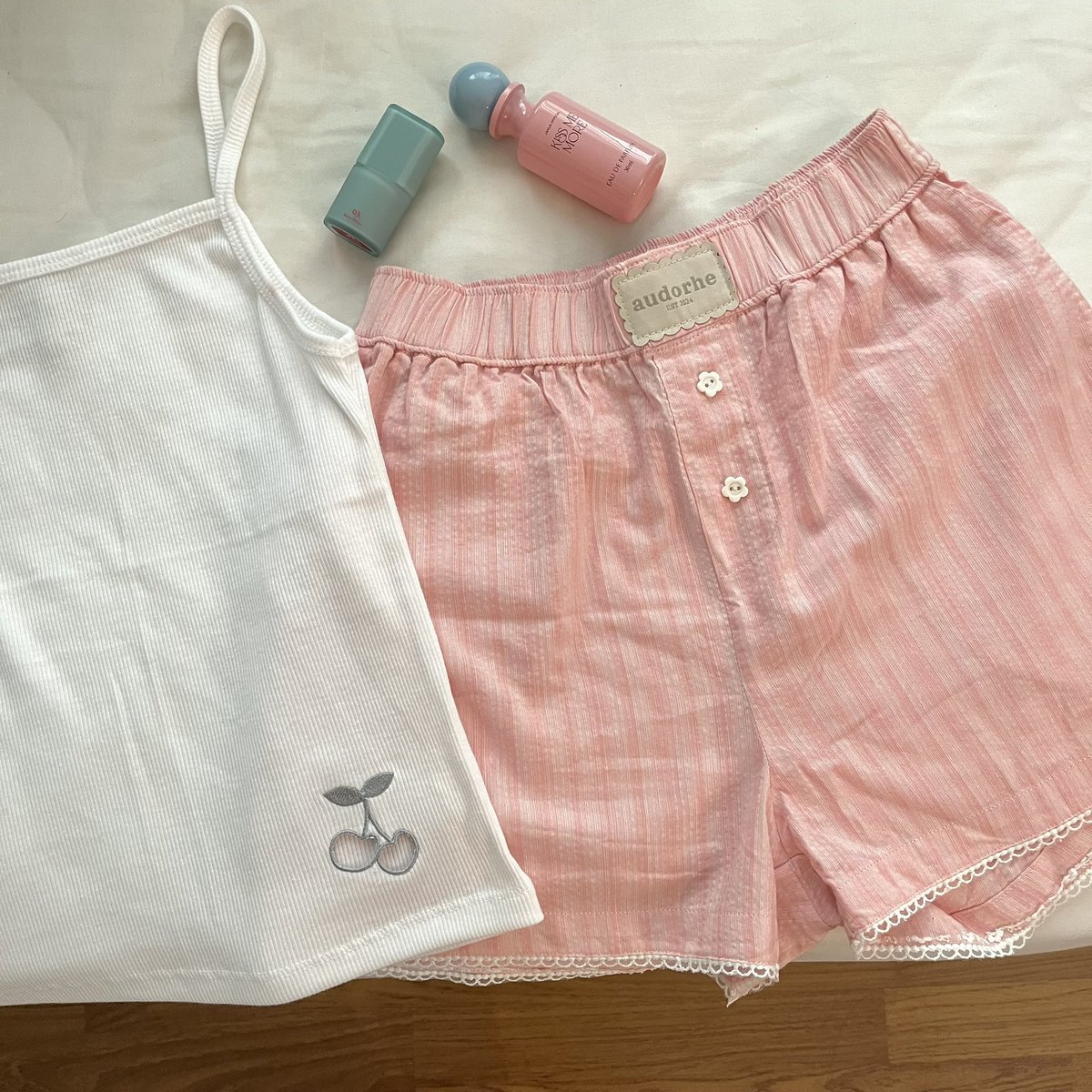 ifeelsopeach's tweet photo. audorhe ootd 🩰🥣🍞 𐙚 https://t.co/H3xQYz9rlc