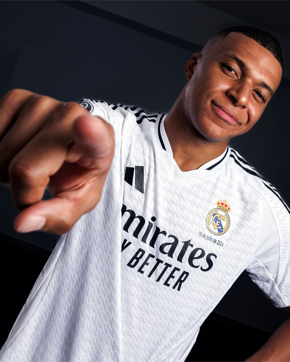 realmadrid's tweet photo. 🫵 @KMbappe 🫵
#WelcomeMbappé https://t.co/WugY13Mh2L
