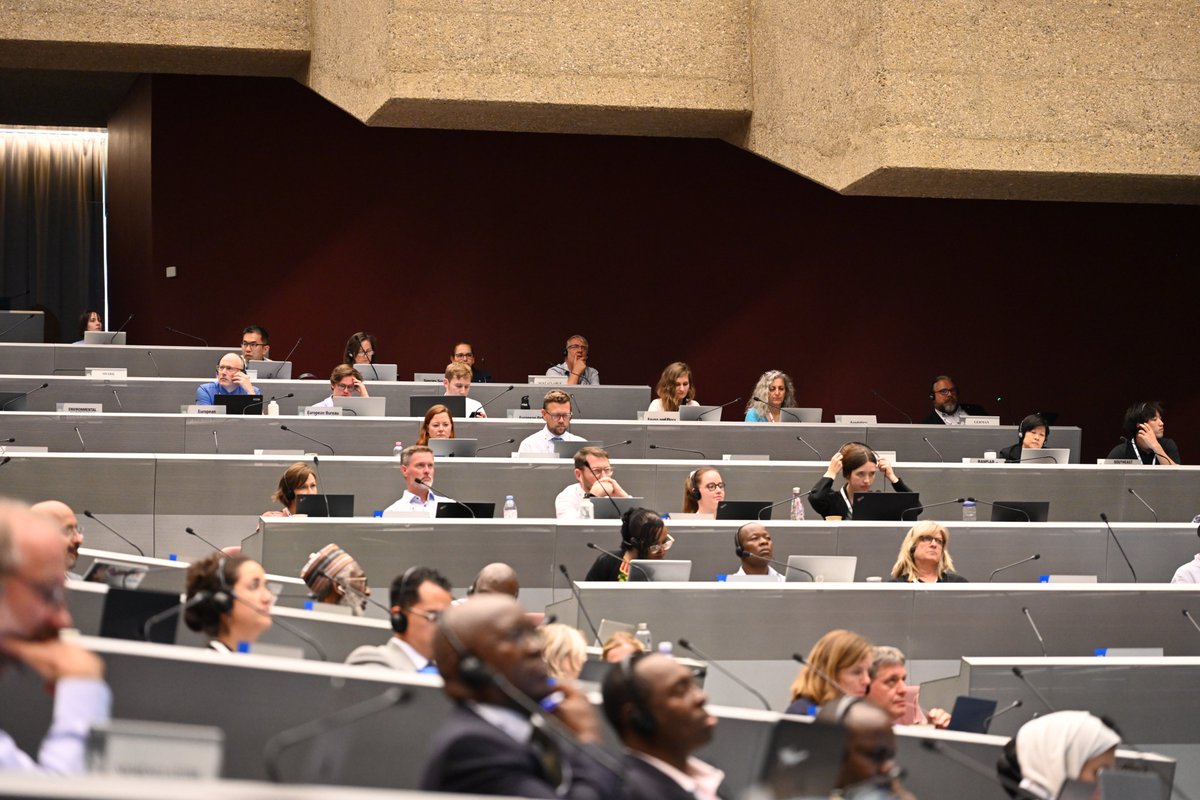 CITES's tweet photo. Plenary sessions resume today for the #CITES Animals Committee ⏯️ https://t.co/Vo5MzfklSi
Tune in to #AC33🐾 for updates on the #sustainabletrade and #conservation of
🐚 Queen conch
🐆 African carnivores
🐦 songbirds & more! https://t.co/4EpnldDwfe