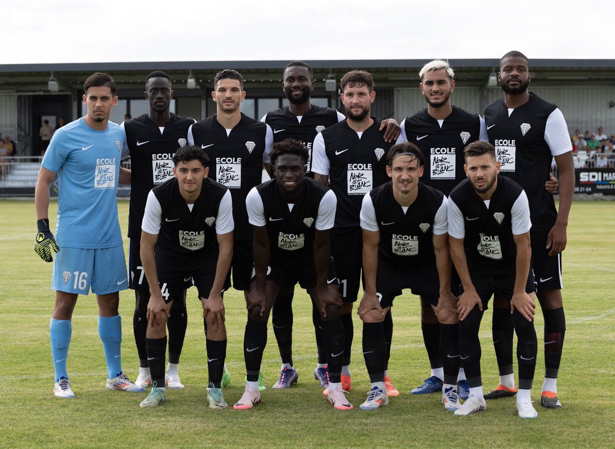 IncroyableSCO's tweet photo. 📸 - Premier onze de départ de la saison pour Angers SCO hier à Châteaubriant (3-2) ! ⚫️⚪️

#PrepaSCO https://t.co/AAjOkDh2WA