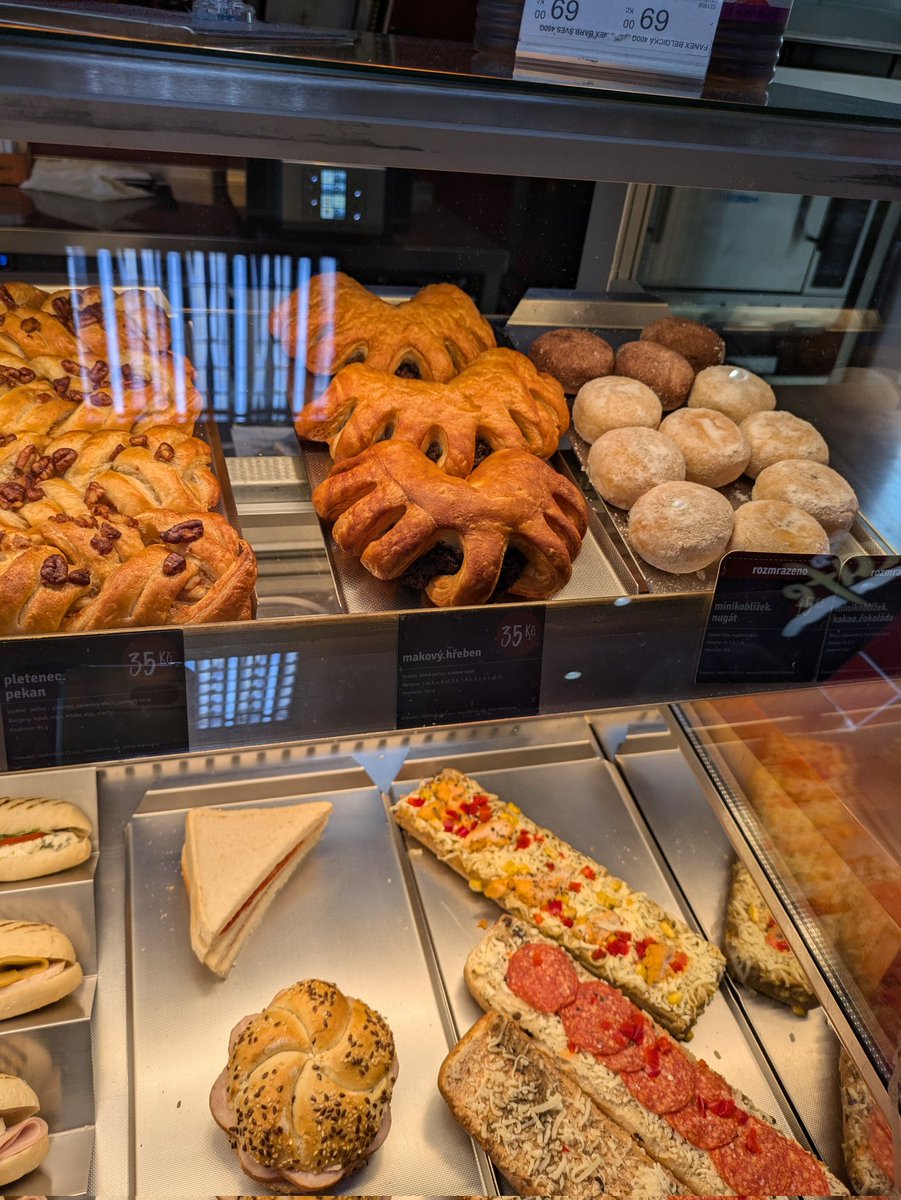 Tell me it's not just me that sees the Alien facehugger?