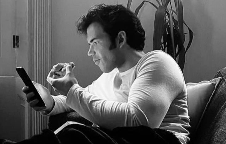 _gracieling's tweet image. imagine having such severe vision problems that you call this man “ugly”.