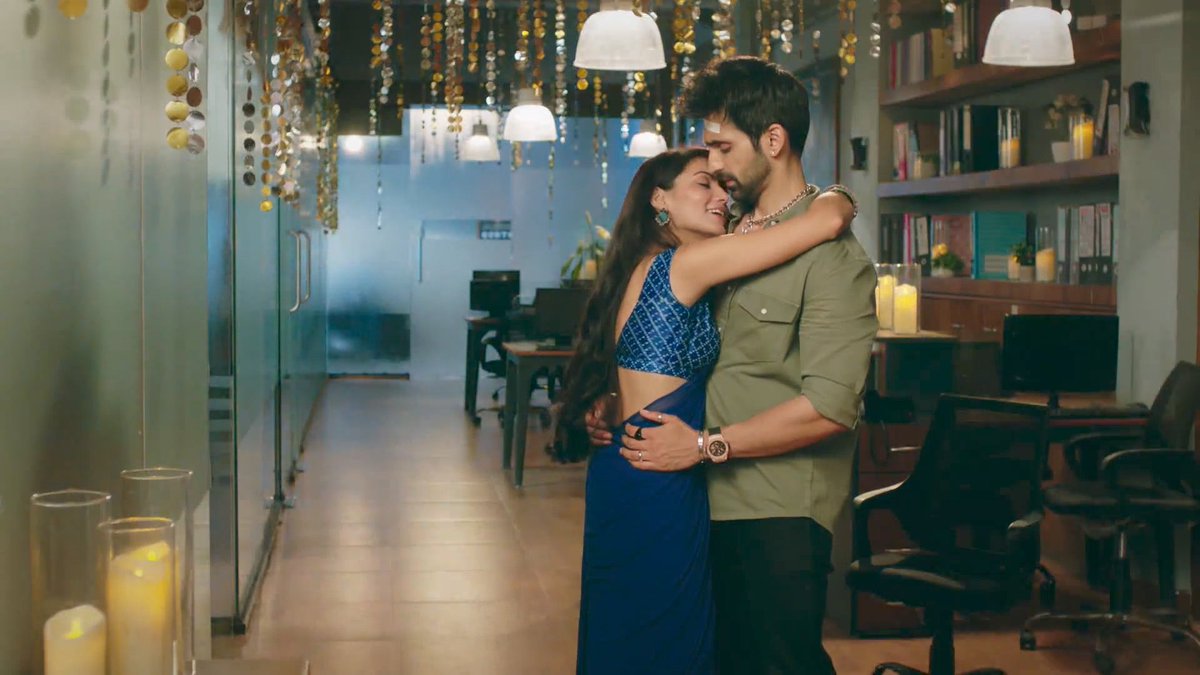 iishita20's tweet photo. Amu's favourite place to rest ...💘✨🫀
#KaiseMujheTumMilGaye #AmVira #ArjitTaneja #SritiJha #SriJit https://t.co/y8OpjxWGUN