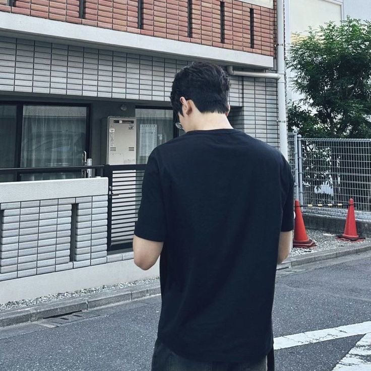 shujiwon_'s tweet image. catch me, please? | wonwoo x oc au

— stuck in a sham marriage, pati ba naman feelings, na-stuck din?