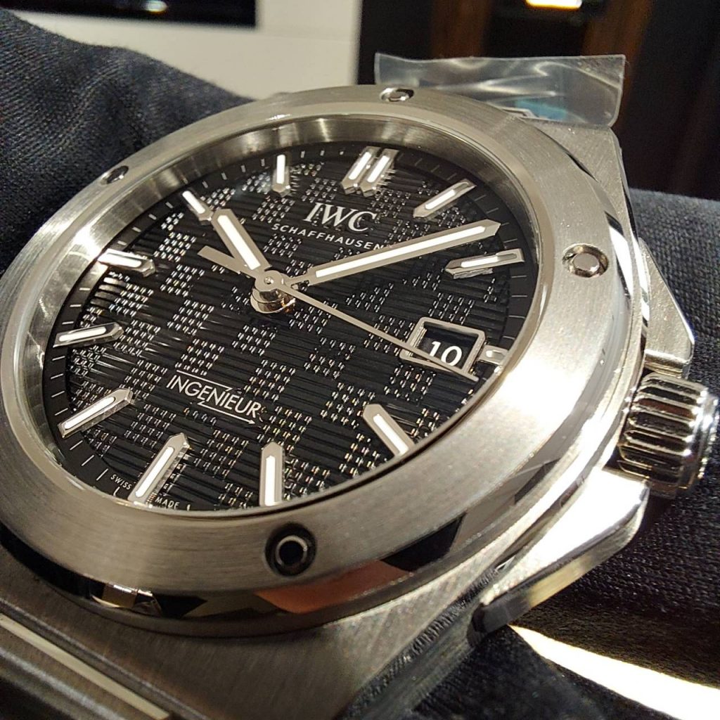 ISHIDA_SHINJUKU's tweet photo. 【IWC】インヂュニア・オートマティック 40
Ref:IW328901
#インヂュニア
#耐磁
#watchofinstagram
#watchcorrecter
#watchoftheday
#梅雨明け
#マック
#watchfam #watchgeek #watchnerd #keepthetime
#watchcollector #horology #watchmaker #horophile #watchaddict #lovewatches
#watchoftheday https://t.co/bw9LKIPZYV
