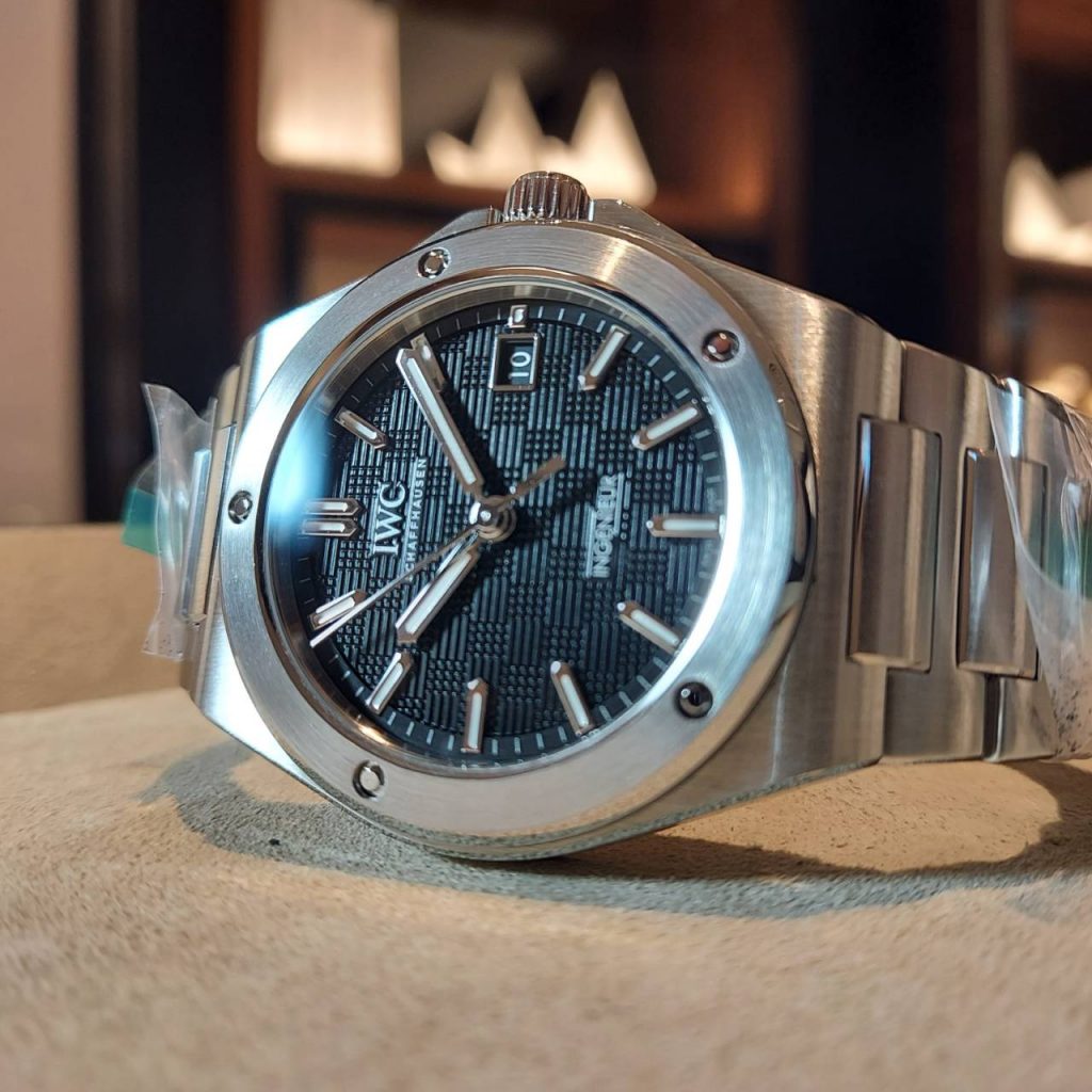 ISHIDA_SHINJUKU's tweet photo. 【IWC】インヂュニア・オートマティック 40
Ref:IW328901
#インヂュニア
#耐磁
#watchofinstagram
#watchcorrecter
#watchoftheday
#梅雨明け
#マック
#watchfam #watchgeek #watchnerd #keepthetime
#watchcollector #horology #watchmaker #horophile #watchaddict #lovewatches
#watchoftheday https://t.co/bw9LKIPZYV