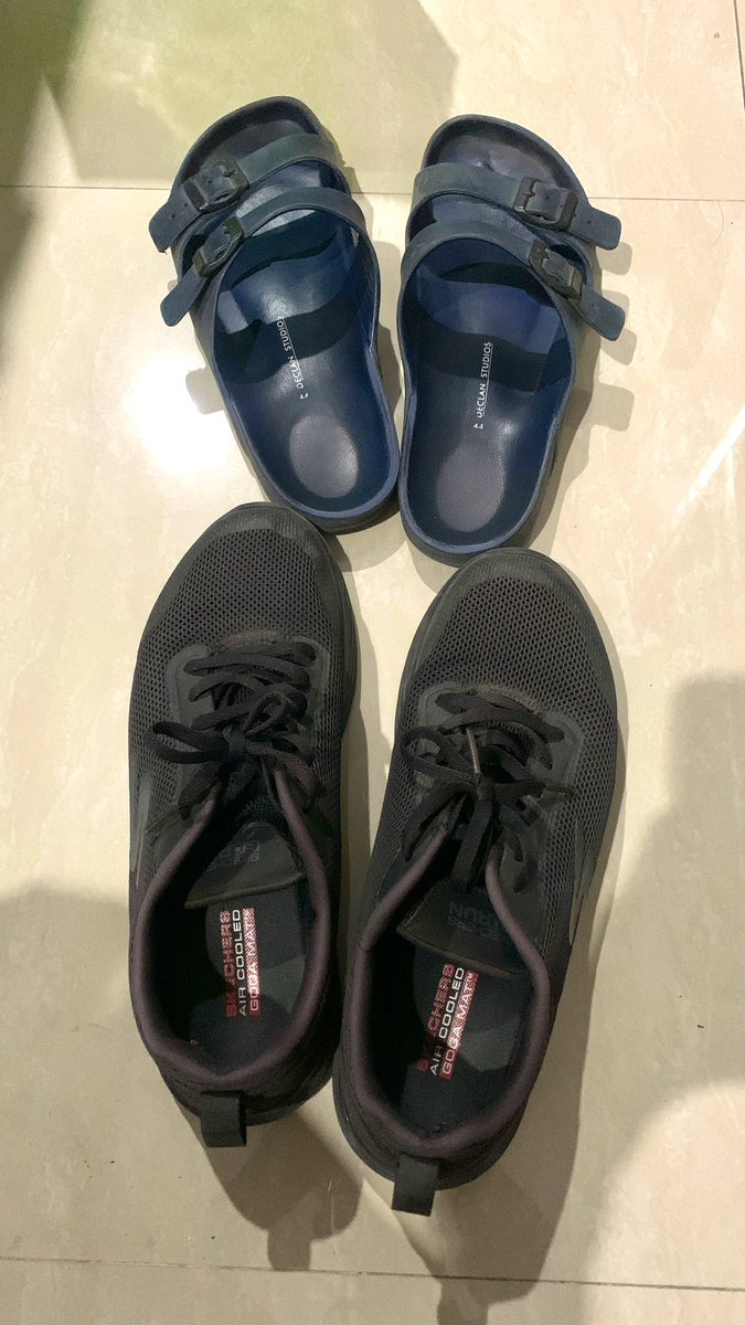 angptro_'s tweet photo. @hrdbacot 4 tahun pake Skechers buluk + sandal karet 🫶🏽 https://t.co/YPYCWs56xL