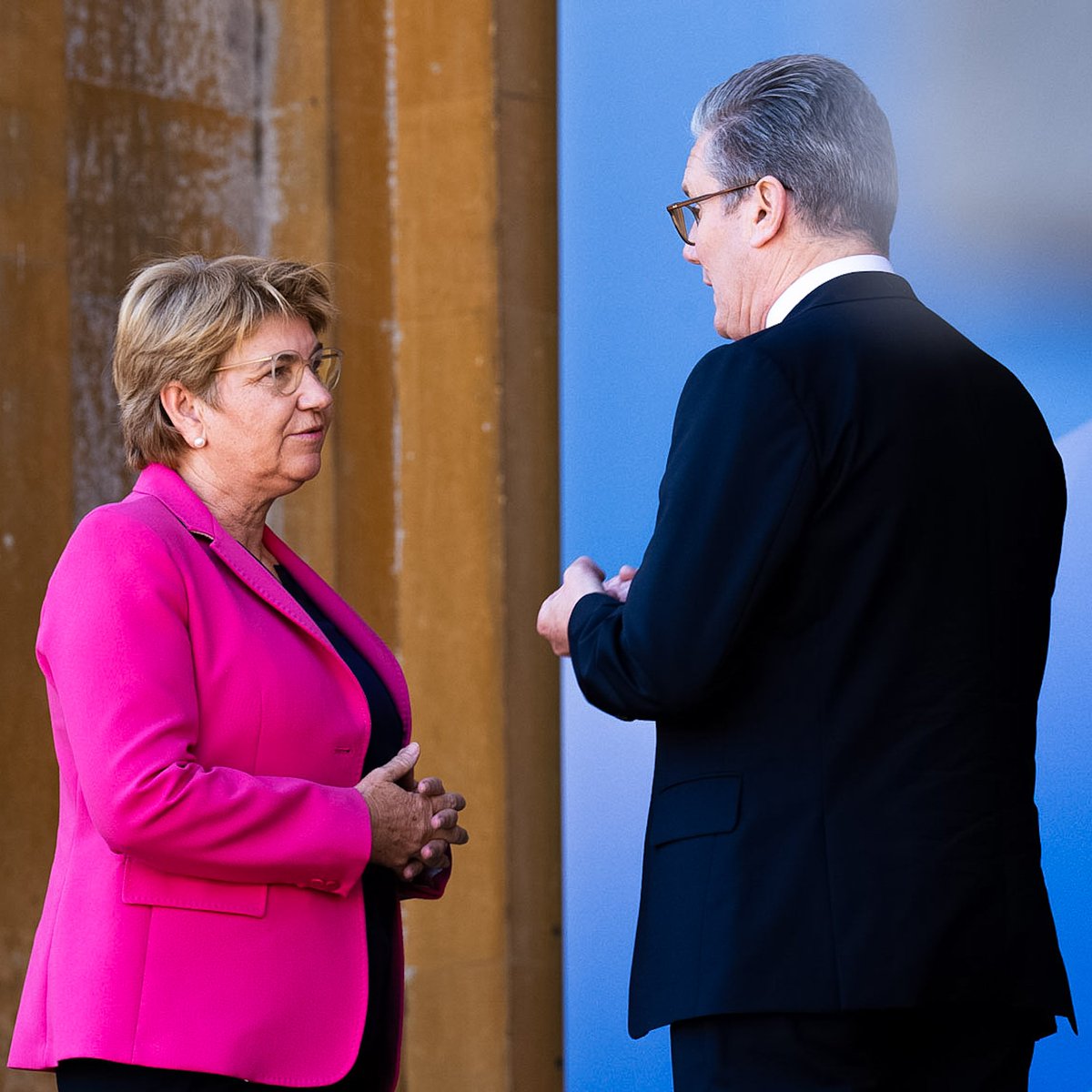 Violapamherd's tweet photo. Thank you @Keir_Starmer for welcoming me to the #EPCSummit. Switzerland appreciates the excellent relations with the United Kingdom and is grateful to be able to play its part in strengthening and defending Europe’s democratic values. https://t.co/W4lbKH9lXB