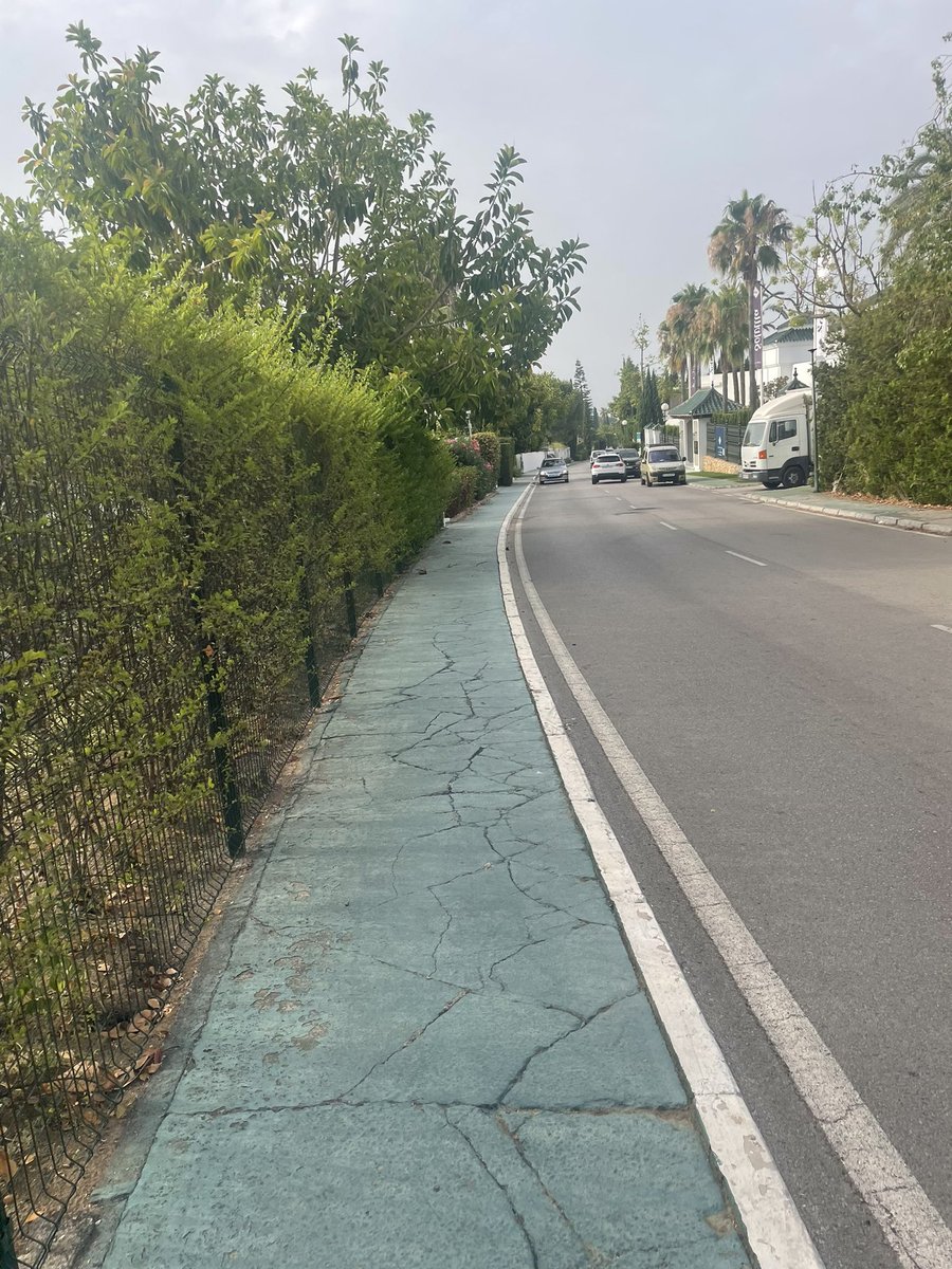 JennieHenson16's tweet image. Work hard then focus on you … I&apos;ve learned that it&apos;s what you do with the miles, rather than how many you&apos;ve run! #holidayroutine #runninginsunshine #perfect