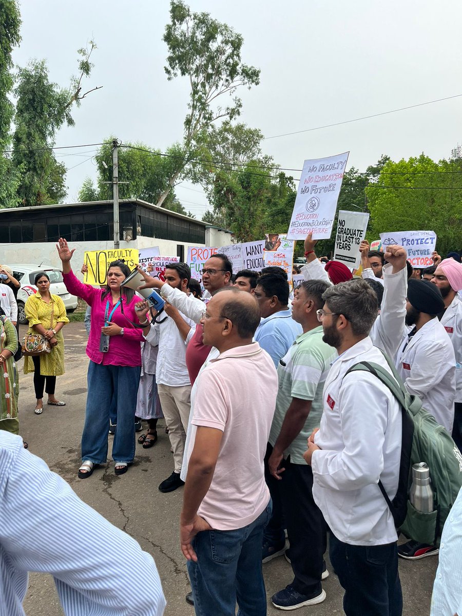 gurleen_jaura's tweet photo. Dear @AAPPunjab @BhagwantMann, we urge you to intervene and ensure justice for MBBS students facing physical and mental abuse by Mgmt of WMC&amp;H PTK. Their well-being and future depend on your support. #JusticeForPunjabMBBS #AAPSupportStudents https://t.co/1bMdnaBul4