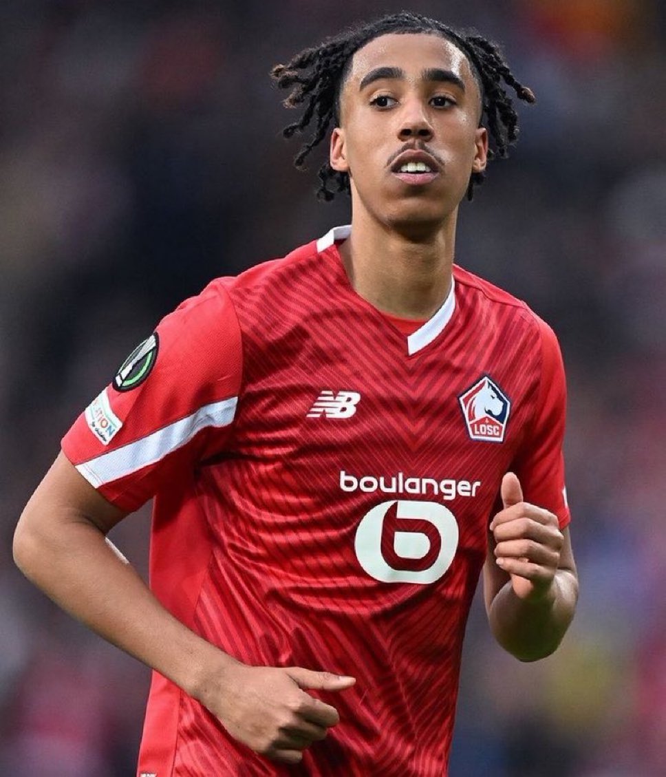 ❗️Lille threatened Leny Yoro that they will not play him for a year if he didn't sign with Manchester United, as per <a href="/marca/">MARCA</a>