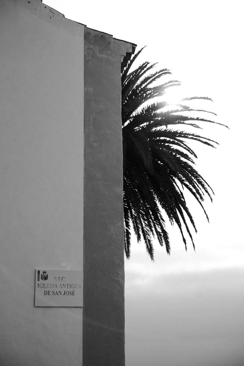 ⛪️ Hoy te presentamos la Iglesia Antigua de San José, situada en el núcleo de #BreñaBaja. Es BIC (que no es lo mismo que ser un BIC 🖊️). Bien de Interés Cultural. El boli sirve para firmar; una BIC para afirmar (la belleza, la conservación y el valor) ❤️

#LaPalma #Canarias #BIC