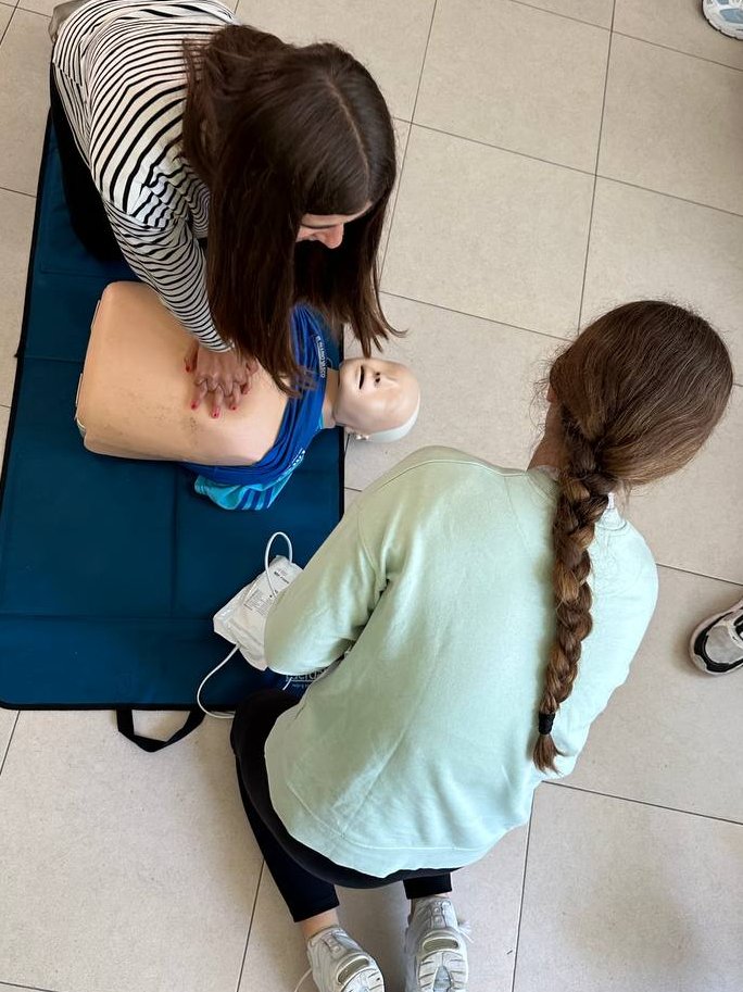 DYAGipuzkoa's tweet photo. Iada 3 taldek "#DYA-ko boluntario" esperientzia bizitzeko aukera izan dute #GazteDYA udako programari esker. Modu atsegin eta dibertigarrian bereganatuko dituzte osasunari eta istripuen prebentzioari buruzko ezagutzak. https://t.co/9q3Z9ctEeH