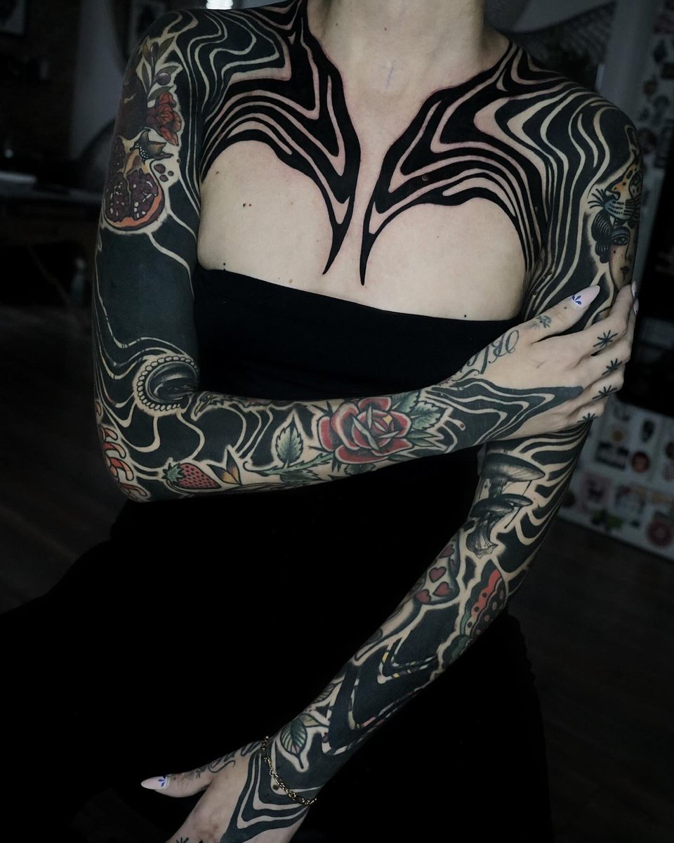 southgatetattoo's tweet image. Amazing freehand full body suit in progress, chest part done by our resident @oscar.tttst_ for @nicole__tattoo 
Get in touch to book with Oscar this summer!
Books/info in our Bio: @southgatetattoo 
•
•
•
#freehandtattoo #suminagashitattoo #fullbodysuit #blackwork #darkwork
