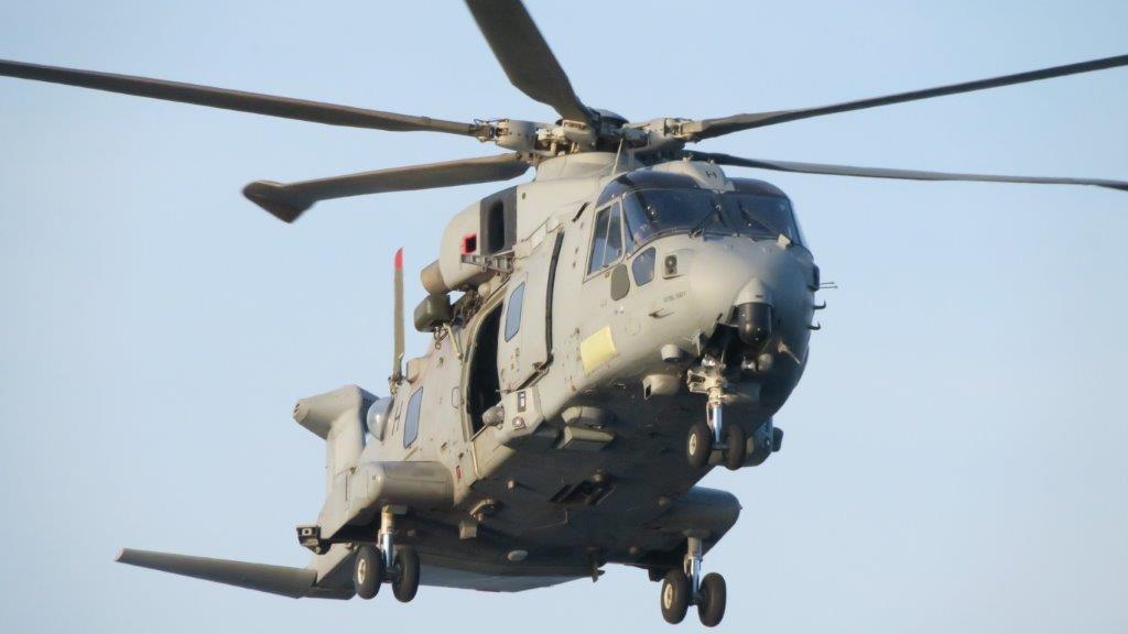 Commander UKCF arriving on RFA LYME BAY to assess progress of the LRG(S) team during #ExercisePredatorsRun

<a href="/RFAHeadquarters/">Royal Fleet Auxiliary</a> <a href="/NavyLookout/">Navy Lookout</a> <a href="/RFAArgus/">RFA Argus</a>
@40Commando <a href="/845NAS/">845 Naval Air Squadron</a> <a href="/Commando_Ops/">UK Commando Force Operations</a> <a href="/47CdoRM/">47 Commando (Raiding Group) Royal Marines</a> @AUSTRALIANARMY <a href="/1700NAS/">1700 Naval Air Squadron</a>