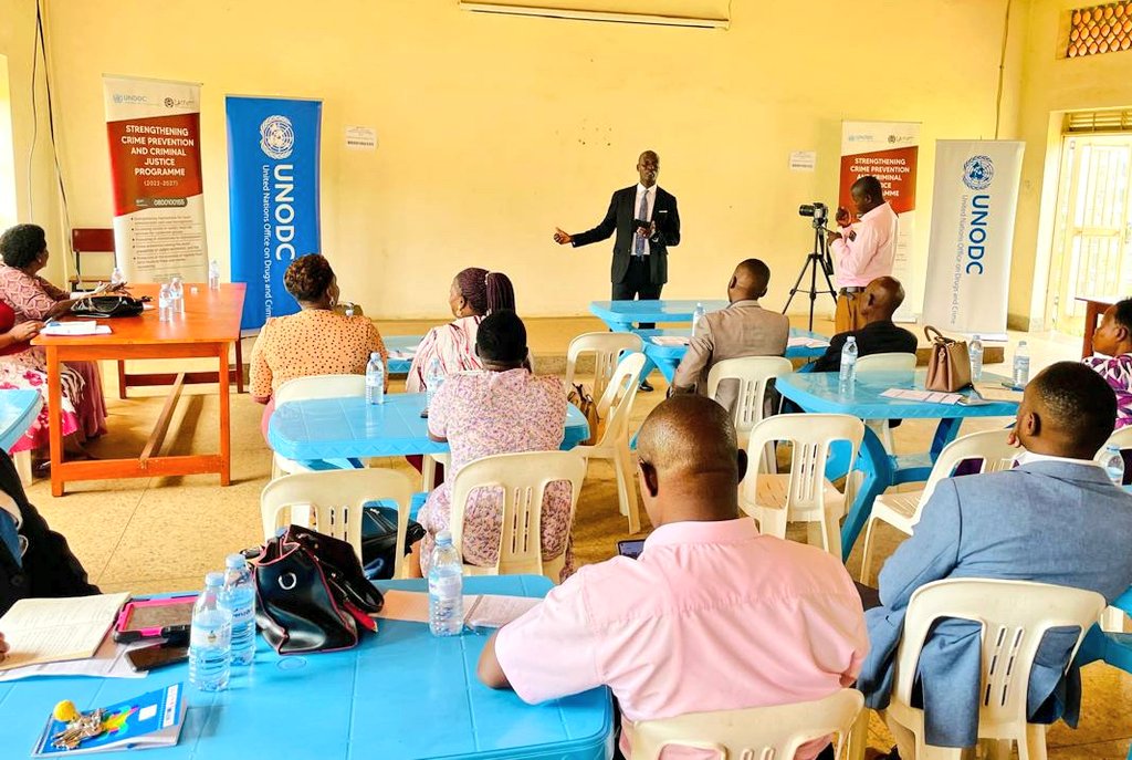 LaspnetUganda's tweet photo. Happening now: We are continuing with the inception &amp; launch meetings under @UNODC_EA programme in the 20 implementing districts. And today,we have gathered at Hoima District Headquarters to officially launch this project.
@justicedefends @UgandaPrisons

#LASPNETUNODCProgramme https://t.co/oyBiDHY0d9