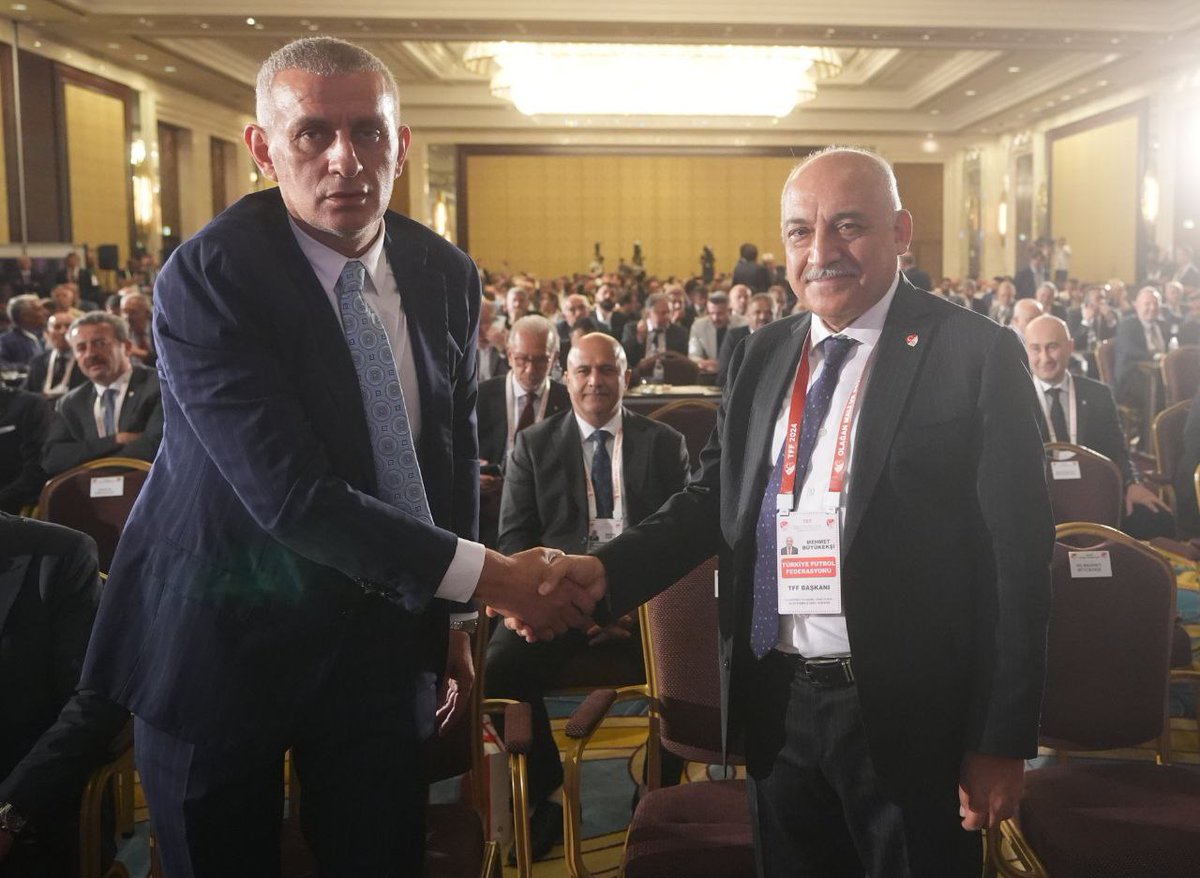 ➖ Seçim günü...

TFF'de seçimli genel kurul başladı.

TFF Başkan adayları Mehmet Büyükekşi ve İbrahim Hacıosmanoğlu, seçim öncesi objektiflere poz verdi.