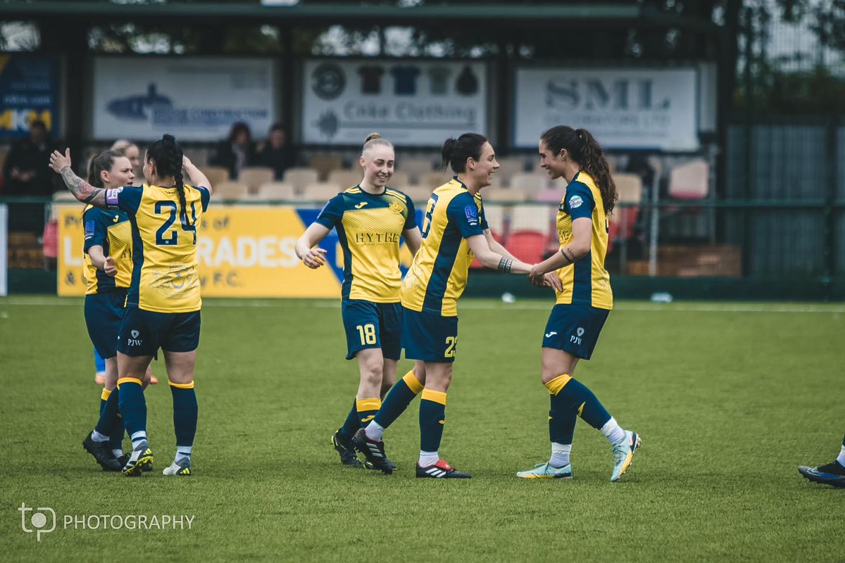 HytheGroup's tweet photo. The Hythe-sponsored @MoneysFCWomen had a great season this year. โฝ
It's been fantastic watching the team grow over the years we've been sponsoring them. We can't wait to see what you do next!
#sponsorship #football #womensfootball #womeninsport #upthemoneys #moneyfields https://t.co/zxlYrLmL2e