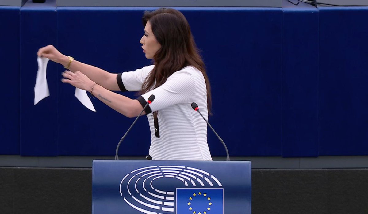 ZespolBrauna's tweet photo. Konfokacapy zaczęły pajacerkę w PE

Bez zaskoczenia https://t.co/lBp2sMv6iM