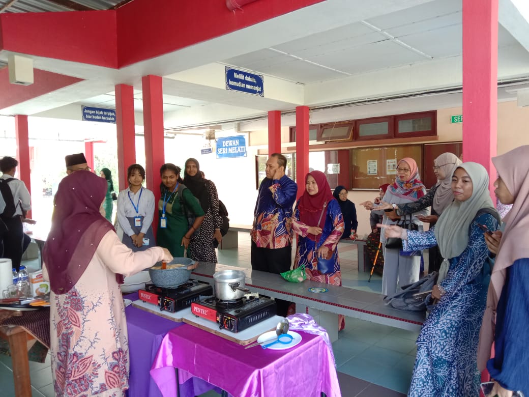 PerpustakaanIPG's tweet photo. Majlis Peluncuran Buku : Antologi Anekdot Makanan Tradisional  https://t.co/qwNT1BI72g https://t.co/KbQRDArQwZ