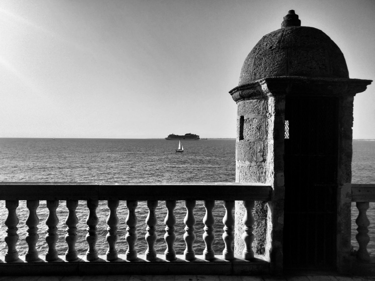PacoRamos1981's tweet photo. “Quien mira al mar se olvida de sí mismo”.

Vicente Gallego https://t.co/tXNzun7klo