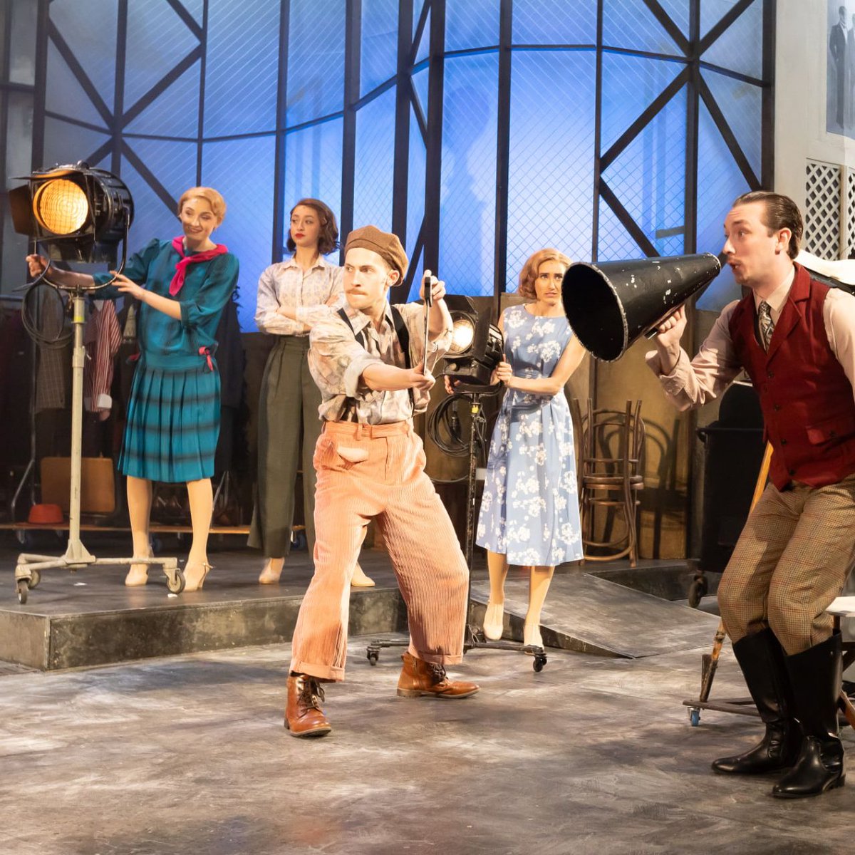 It's #TheatreThursday! We're diving into Singin' In The Rain at Kilworth House Theatre

💡 LD Jason Taylor

#FixtureFocus on the @martin_global Professional MAC Aura XIP &amp; @robelighting T11 MFS Followspot. 

Read More: stlx.uk/sitrkilworth

#theatre #theatrelighting #outdoors