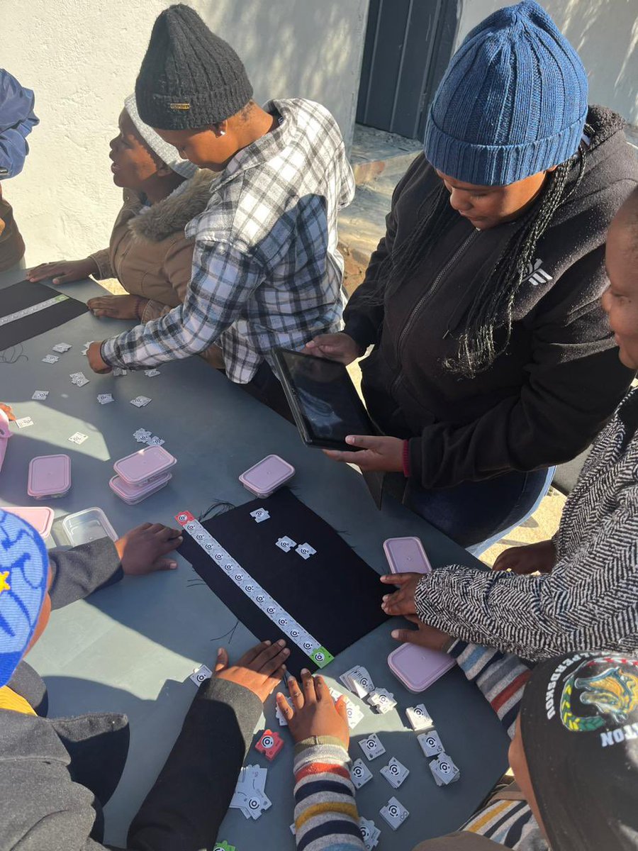 JeanGreyling1's tweet image. #coding4mandela

Coding in Philippolis with Good Work Foundation.