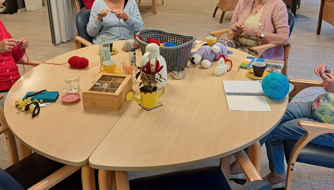 Sinds kort kun je elke woensdag van 10-11.30 u in Kickerthoek haken. Een vrijwilliger leert je haken. Ook kun je 'gewoon' voor de gezelligheid met je eigen haakwerk komen. Iedereen is welkom (van jong tot oud). Aanmelden is niet nodig! Kosten: 1 euro voor koffie/thee.