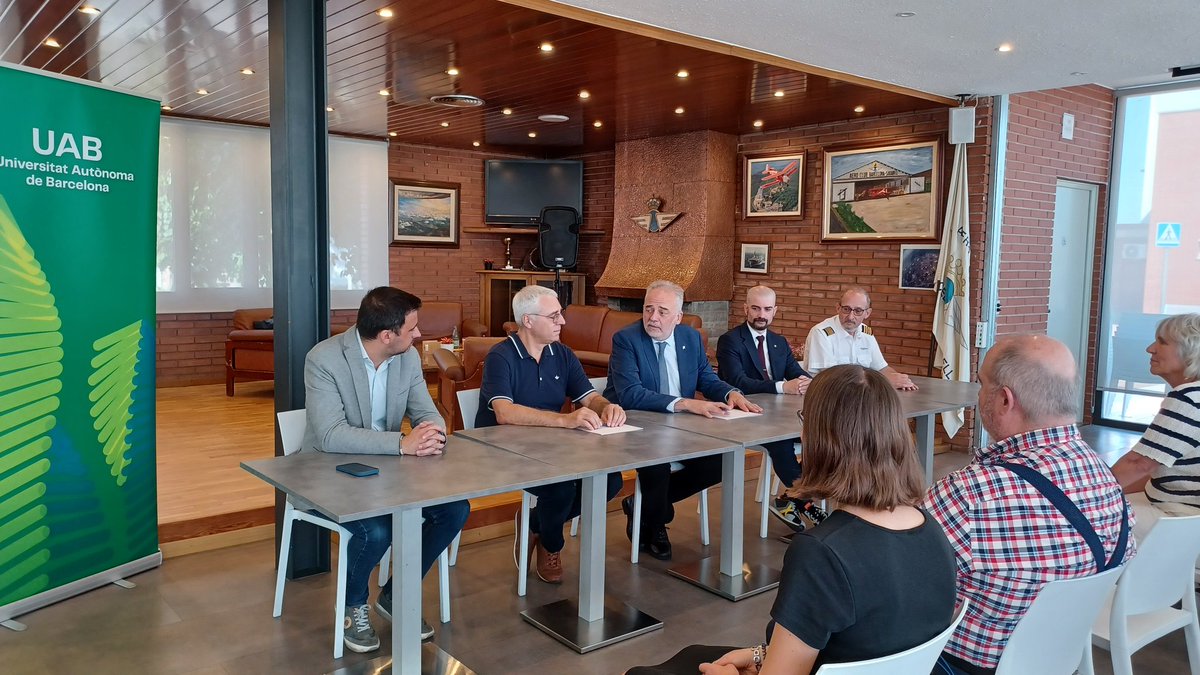 Universitat Autònoma de Barcelona (@uabbarcelona) on Twitter photo El #rectorUAB, Javier Lafuente, i el president de l’<a href="/aeroclubbs/">Aeroclub Barcelona Sabadell</a> de #Sabadell, Joan Nogueroles, signen un acord per facilitar la simultaneïtat dels estudis en Gestió Aeronàutica i l'obtenció de la Llicència de Pilot Privat.
#UAB <a href="/EnginyeriaUAB/">Escola d'Enginyeria UAB</a> El #rectorUAB, Javier Lafuente, i el president de l’<a href="/aeroclubbs/">Aeroclub Barcelona Sabadell</a> de #Sabadell, Joan Nogueroles, signen un acord per facilitar la simultaneïtat dels estudis en Gestió Aeronàutica i l'obtenció de la Llicència de Pilot Privat.
#UAB <a href="/EnginyeriaUAB/">Escola d'Enginyeria UAB</a>