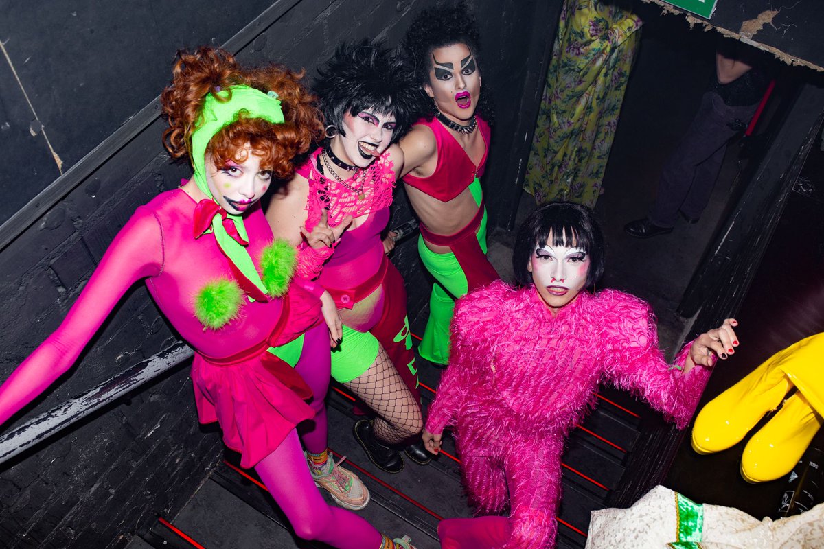 🏳️‍⚧️🏳️‍🌈La música punk sempre ha estat lligada al col·lectiu LGTBIQ+. En vàrem parlar amb grups com <a href="/LasMarikarmen/">Las Marikarmen</a> o <a href="/ruinosas/">Ruïnosa y Las Strippers de Rahola</a>. Podeu recuperar la conversa, aquí: ccma.cat/3cat/pop-i-pun…