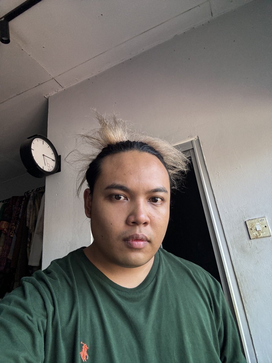 Azfarheri's tweet photo. Bangun dari nap terus rambut jadi ikan laga 😭 https://t.co/79Dfr791KY