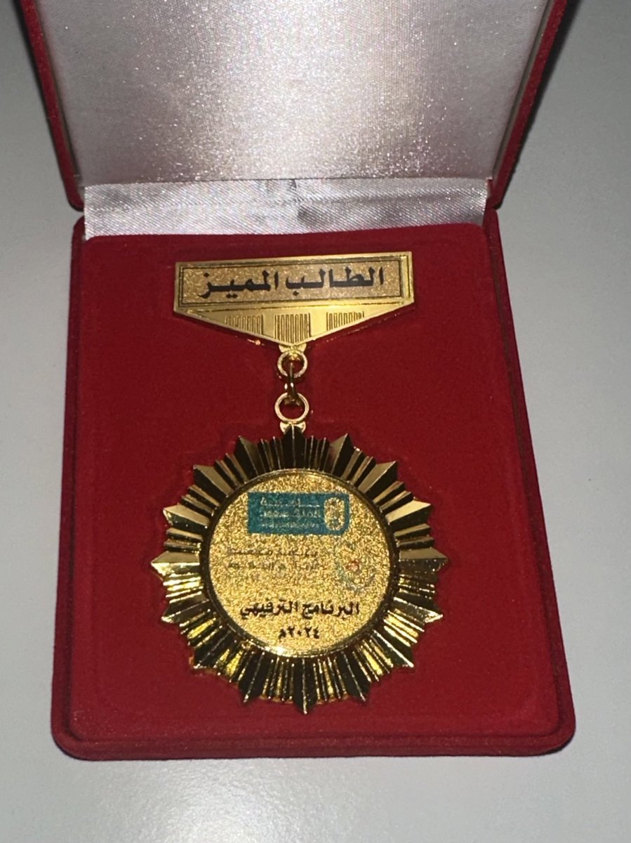 IB_MS9's tweet photo. الحمدلله انهيت برنامج #موهبة_الاثرائي_الأكاديمي وحصلت على جائزة الطالب المتميز في مسار #الهندسة_الكهربائية في جامعة @_KSU https://t.co/UXZX0eYDaM