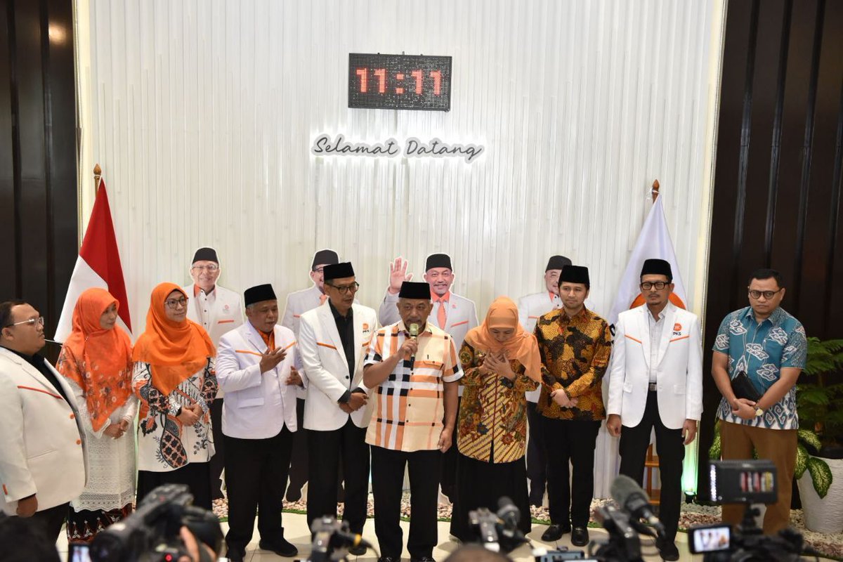 PKSejahtera's tweet photo. PKS Resmi Dukung Pasangan Khofifah-Emil di Pilgub Jawa Timur

"Kita yakin dan percaya karena Bu Khofifah dan Mas Emil sudah berbuat, jadi tidak perlu diragukan lagi kredibilitas, kapasitas, dan elektabilitasnya," ~@syaikhu_ahmad

https://t.co/dRVFdKSG6l https://t.co/KQliEYBulY