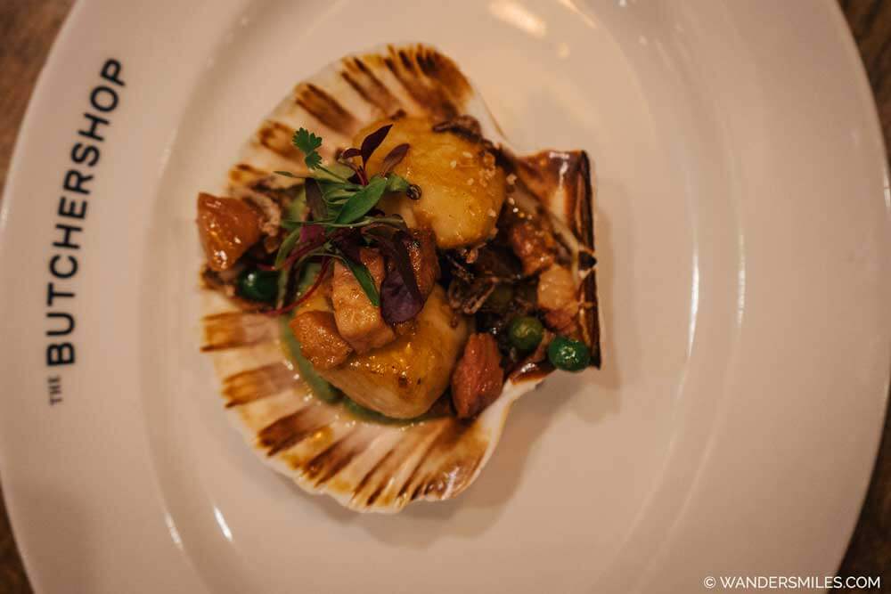 wandersmiles's tweet image. 🏴󠁧󠁢󠁳󠁣󠁴󠁿 Explore traditional Scottish food with hearty stews, tasty haggis and crumbly shortbread. Try iconic Scottish dishes blending history with local flavours on your next trip to Scotland!
🏴󠁧󠁢󠁳󠁣󠁴󠁿 READ NOW =&amp;gt; bit.ly/TradScotFood 
#scottishfood #visitscotland #foodies