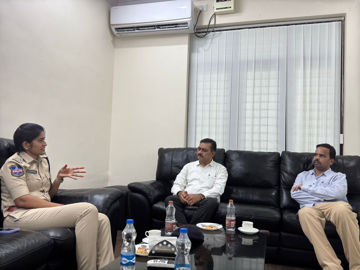 MalkajgiriCop's tweet photo. DCP Maheshwaram Reviewed Arrangements at DSC Examination Centres

Today, Smt. V. Sunitha Reddy, @DCPMaheshwaram, visited #SCIENT and  #Siddharth Engineering Colleges in Ibrahimpatnam. During her visit, she interacted with the Principal, management & #DSC aspirants and gave instructions to the police personnel and college's management for the smooth conduct of the #DSC exam.

@DcpMalkajgiri @DCPLBNagar @DcpBhongir @ntdailyonline @TelanganaToday @eenadulivenews @v6velugu @ManaTelanganaIN @DeccanChronicle @TheDailyPioneer @TheHansIndiaWeb @the_hindu @TheDailyMilap @TheSiasatDaily @way2_news @timesofindia @abntelugutv @EconomicTimes @IndianExpress @NewIndianXpress @IndiaToday @AndhraPrabhaApp @bbcnewstelugu