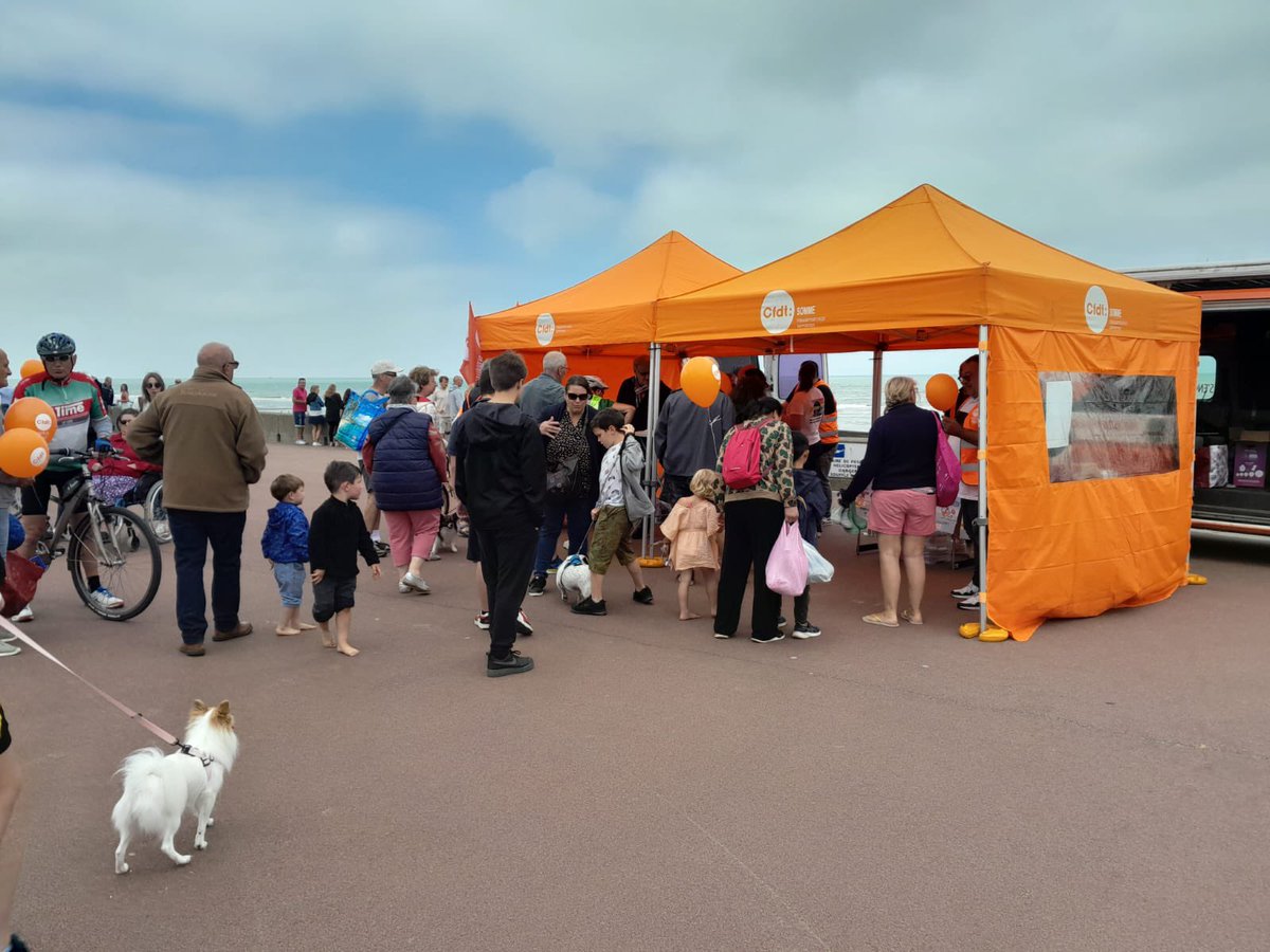 📢 Retour sur l'Action Saisonniers à Fort-Mahon 🌞

Le 17 juillet dernier, la CFDT Hauts-de-France a mené une action de sensibilisation et de soutien auprès des travailleurs saisonniers à Fort-Mahon-Plage. 

#CFDTHDF #Saisonniers #FortMahonPlage #solidarité