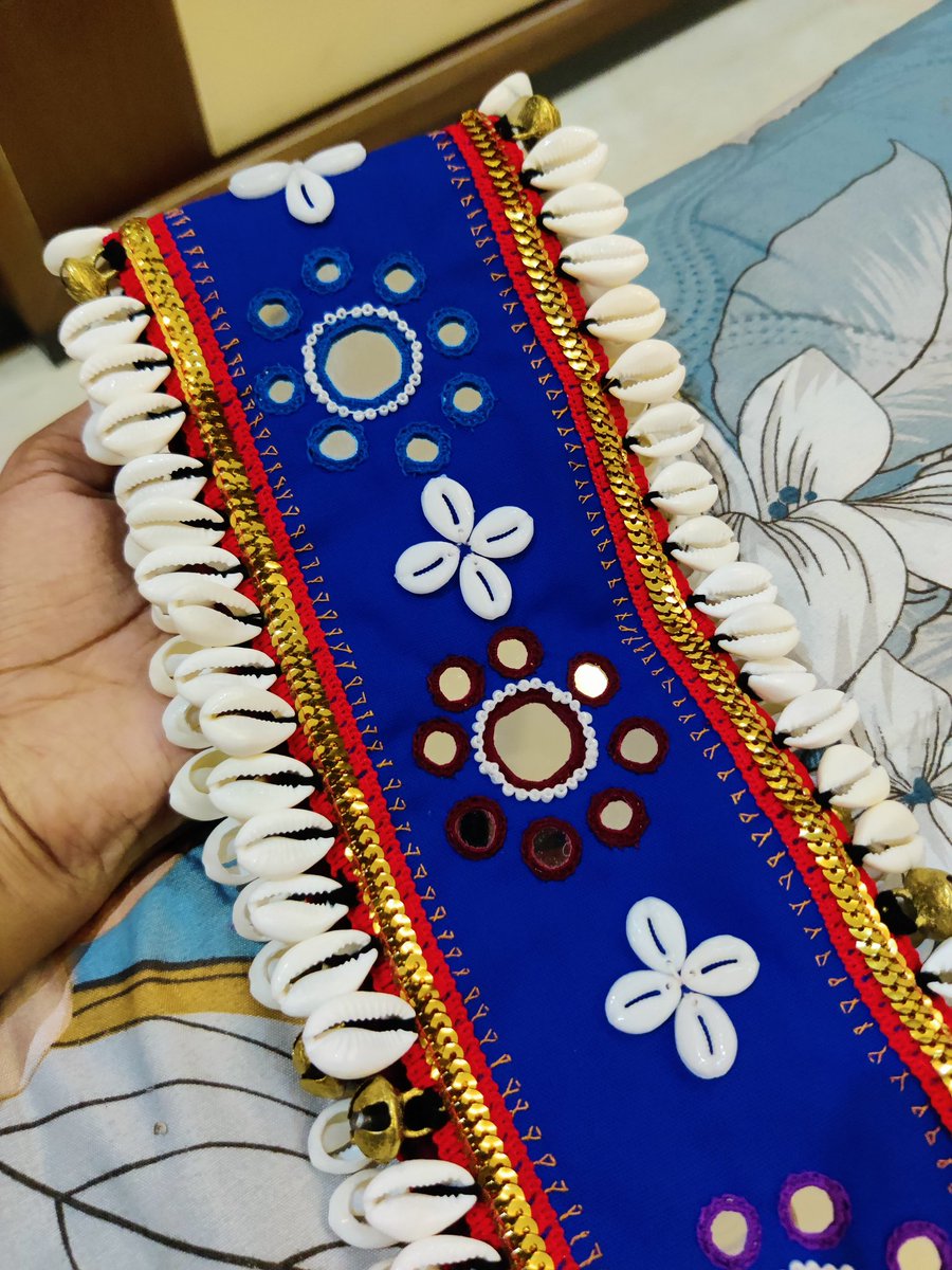 _klrathod_'s tweet photo. I hope the on going change doesn't bury our culture, tradition. 
This work is done by my grandma, the same talent is passed down to mom. I am so proud of them for this.
In future i hope, i will learn this and teach others and be proud of myself too. https://t.co/dExDQAWNOK