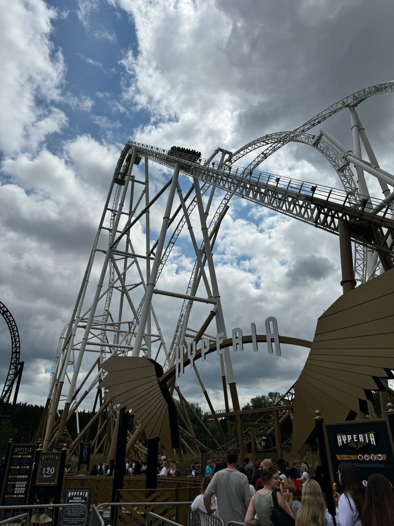 A big thank you to everyone that helped organise or attended our end of term trips yesterday. 
We hope our students had a great day at whichever theme park they visited 🎢☀️