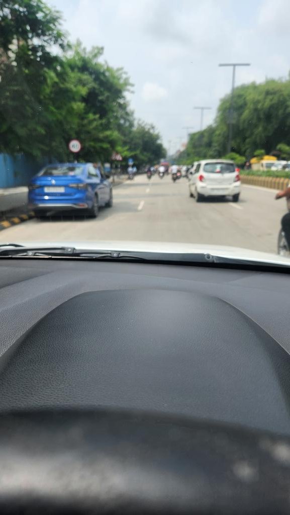 raj1096's tweet photo. @anjaya1905 Mindless devlpmnt. Recently btwn Rahate colony square to gorakshan sq they hv reduced road from 4 to 3 lanes. In tht 1 lane is mostly occupied by sum parkd vehicle. Effectivly left wth 2 lanes. Heavy traffic jam in peak hrs. Same happening betn bajajnagar n  vnit sqr. Pls report. https://t.co/eX84AiXUwc