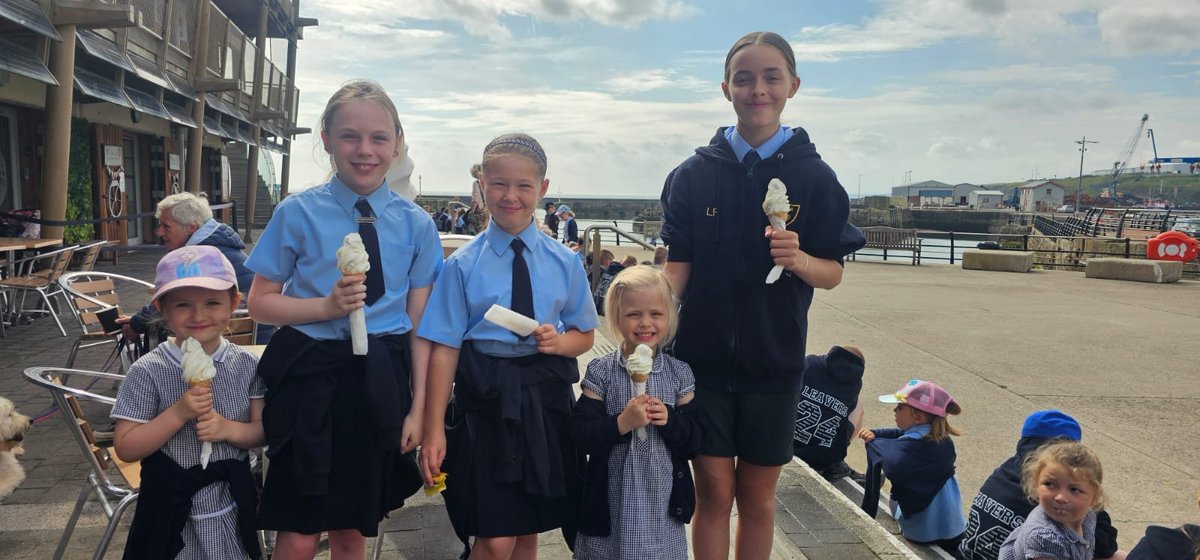 SMagdalens's tweet image. Year 6 and Reception have loved having a beach walk and getting an ice-cream together #bestbuddies