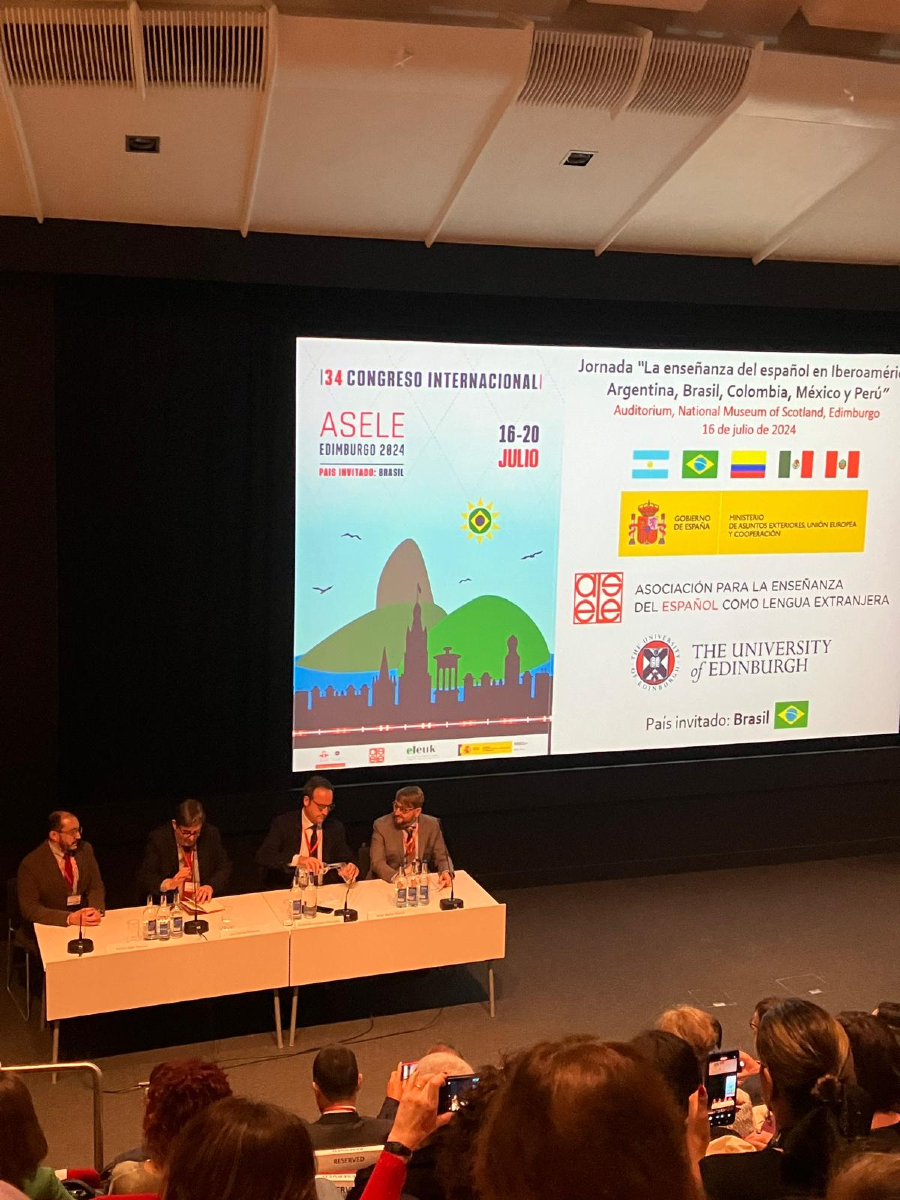 DelenguaGranada's tweet photo. Continuamos en el fantástico congreso #ASELE @ASELE_ELE con la presencia de @lgm_com Luis García Montero de @InstCervantes en @asele2024ed #ASELE2024 #EDINMBURGO https://t.co/hGhc6kWytf