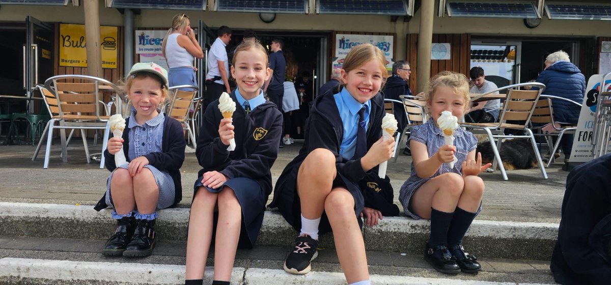 SMagdalens's tweet image. Year 6 and Reception have loved having a beach walk and getting an ice-cream together #bestbuddies