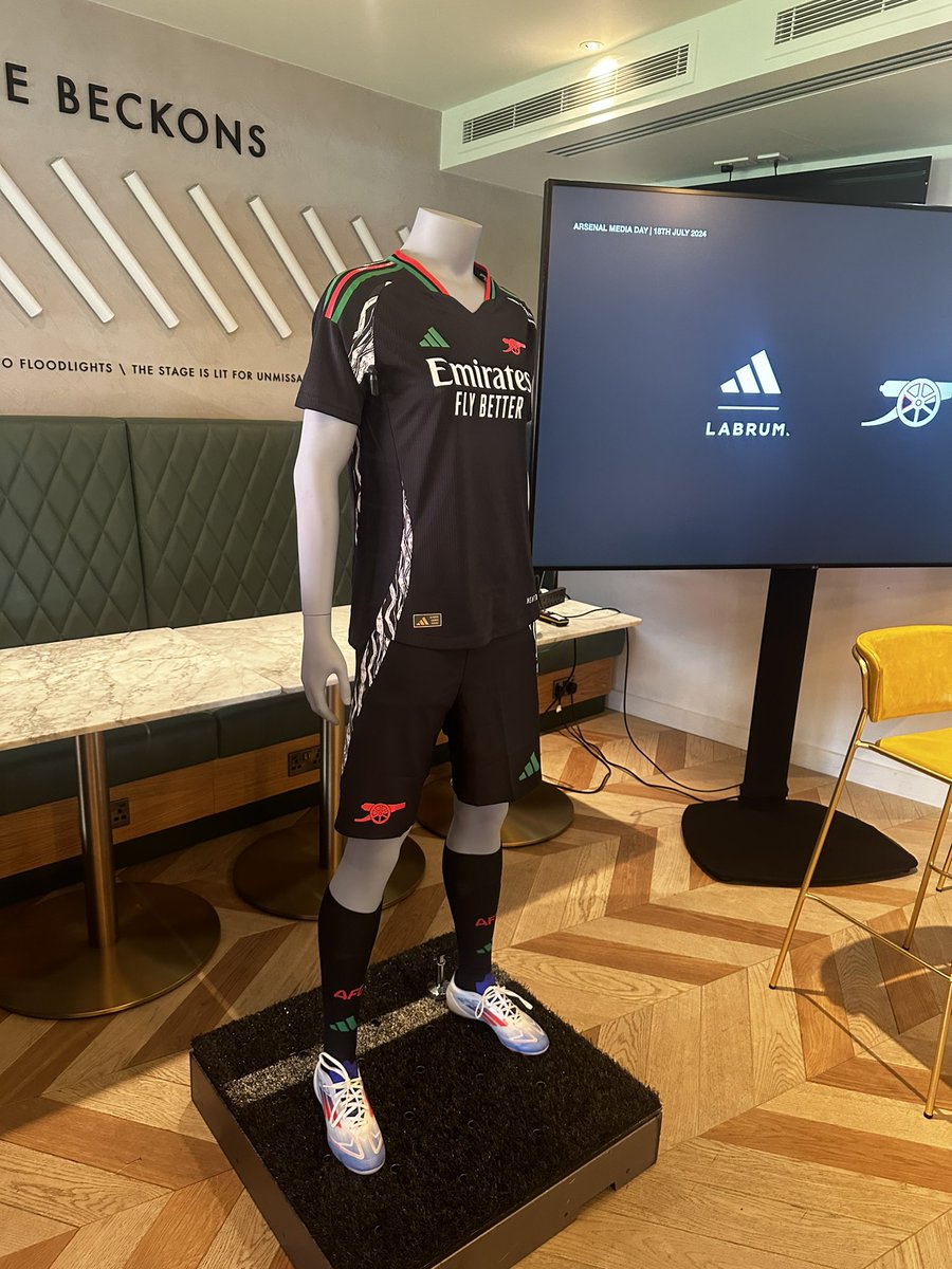 This morning with my club launching the new <a href="/Arsenal/">Arsenal</a> x <a href="/adidasfootball/">adidas Football</a> x <a href="/LabrumLondon/">Labrum London</a> away kit 😮‍💨